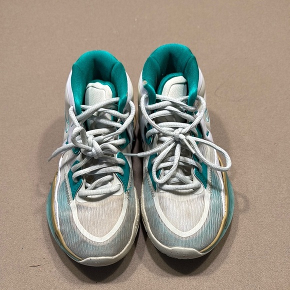 Nike Sue Bird x Kyrie Infinity “Golden Tribute” - Picture 1 of 7